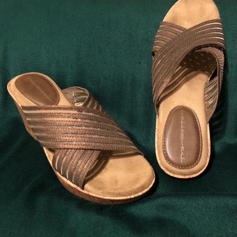 Trendsetter sandals - size 7 1/2 M- Brown